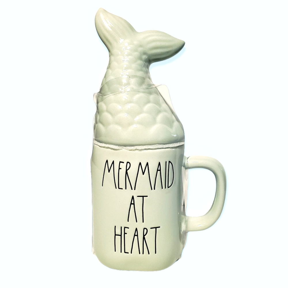 🏷️NWT Rae Dunn Aqua Mermaid At Heart Mug with Topper
